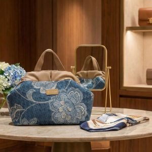Bolso “Essential” en tejido floral y piel natural