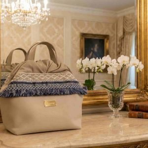 Bolso Coccinelle en tejido trenzado con flecos
